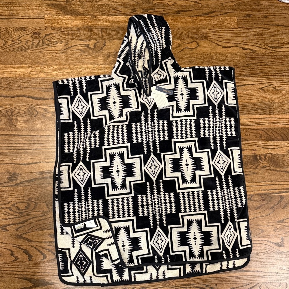 NWT - Pendleton Black and White Terry Hooded Poncho